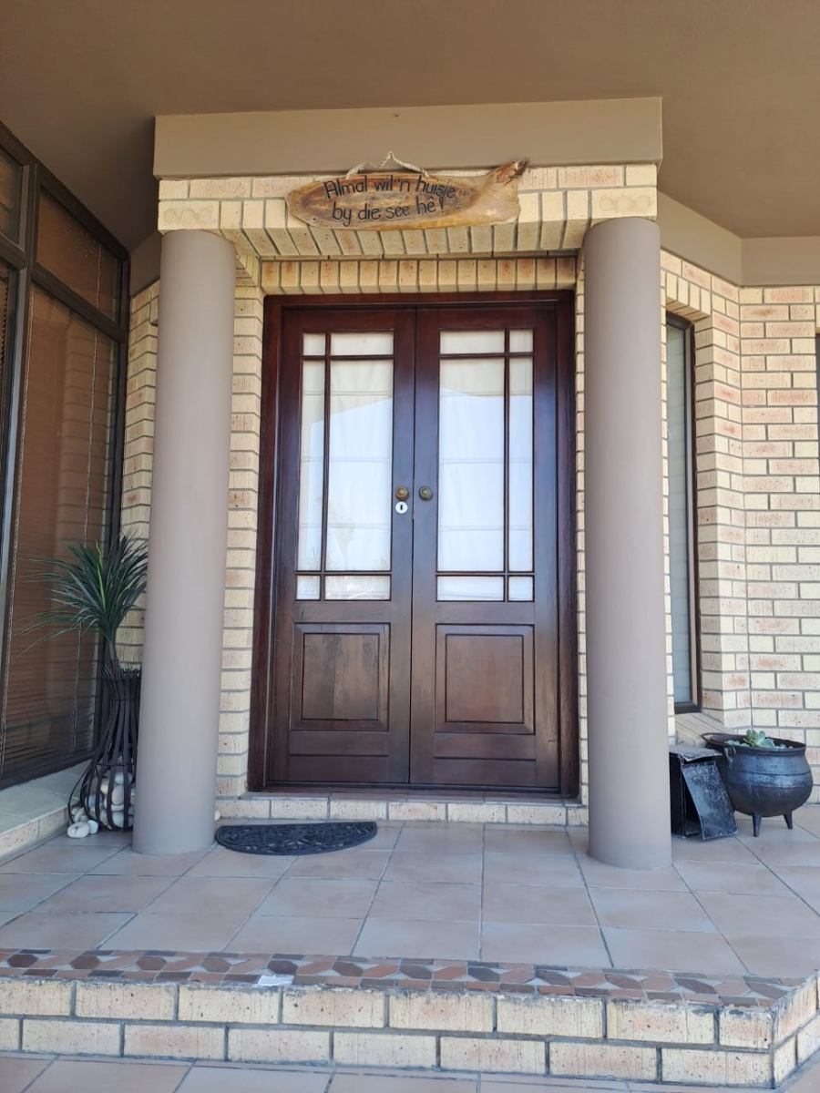 4 Bedroom Property for Sale in Wavecrest Eastern Cape